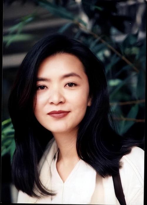 姓明星香港陈女友是谁_姓陈的香港女明星_香港姓陈的女明星